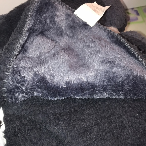 UGG Cora throw blanket NWT   PRICE IS FIRM - Picture 9 of 9
